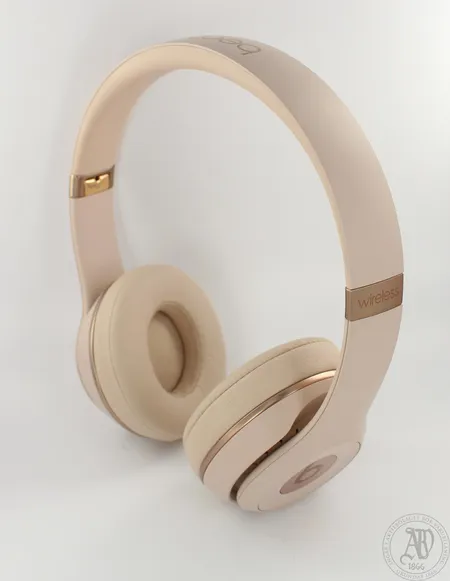Langattomat bluetooth kuulokkeet Beats Solo3, 24kk tuoteturva lisätakuu voimassa 3/2020, ei lisävarusteita