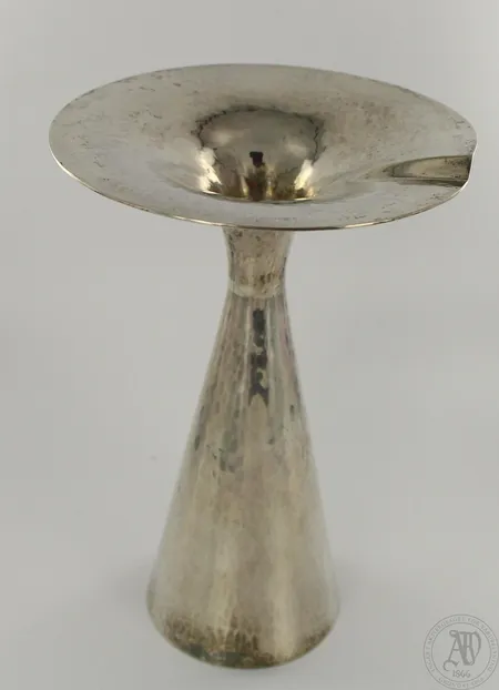 Kynttilänjalka, nimileimalla JAT eli Tarkiainen, korkeus 170mm, 830, paino 199,1g