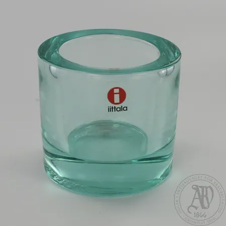 Tuikkulyhty Iittala, Kivi, korkeus 60mm, veden vihreä värikoodi 44.  Lähetetään postipakettina.