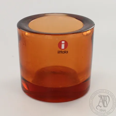 Tuikkulyhty Iittala, Kivi, korkeus 60mm, pomeranssi värikoodi 73.  Lähetetään postipakettina.