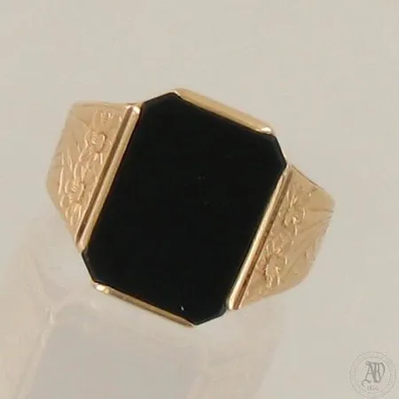 Onyxsormus, kaiverretu, koko 19½, 585br, paino 10,3g 