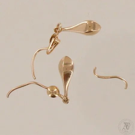 Vialliset korvakorut, 585, paino 0,8g 