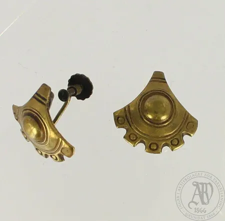 Korvakorut Kalevala Koru, korkeus 19mm, vanha mekanismi, pronssia