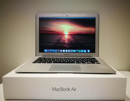 Kannettava tietokone Apple MacBook Air 13", 128Gt, 8Gt, Core i5, MMGF2KS/A, laatikko, laturi ja ostokuitti 29.12.2016. Lähetetään postipakettina.