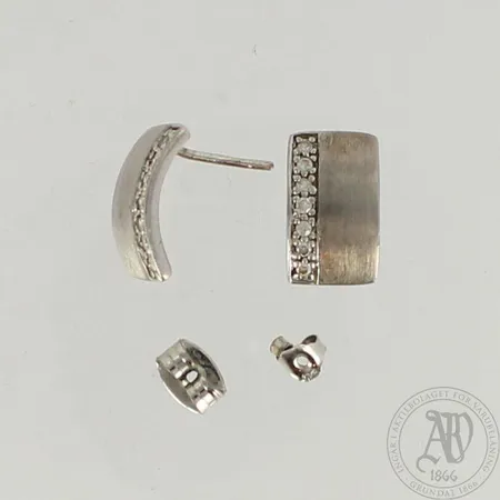 Kivikorvakorut, korkeus 14mm, taustat vialliset, 925br, paino 2,1g 