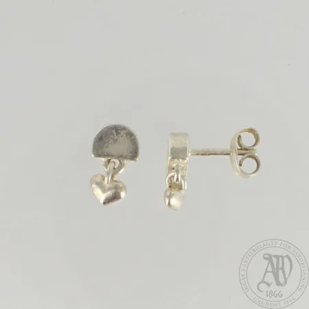 Korvakorut Kalevala Koru, Sateenkaari 6833, Suunnittelija: Päivi Harjuhaahto, korkeus 10mm, 925, paino 2,9g 