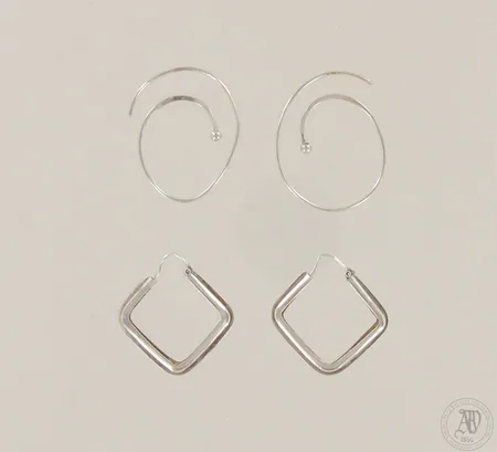 Kahdet korvakorut, korkeudet 32 ja 36mm, 830-925, paino 9,2g