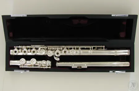 Ammattilais-poikkihuilu Yamaha YFL-674, made in Japan, 925, paino 415,1g, laatikko ja laukku