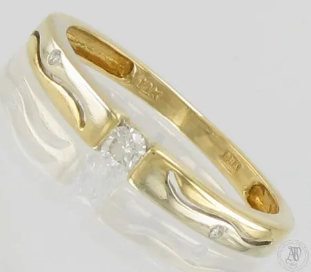 Timanttisormus 1xn.0.08ct 2xn.0.005ct, keskikiven istutus löystynyt, koko 17, 750, paino 2,4g