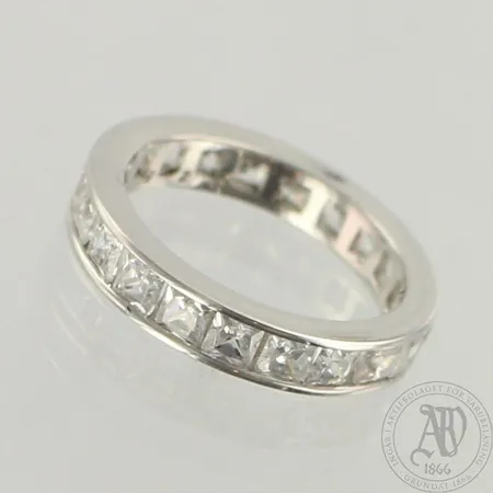 Allianssi kivisormus, koko 18¼, 925br, paino 4,2g 