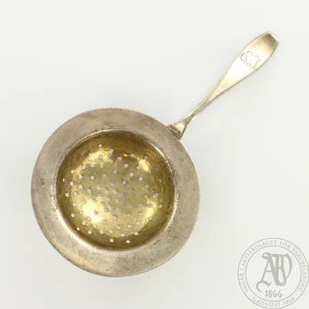 Teesiivilä, kaiverrettu, käytön jälkiä, pituus 135mm, 813, paino 33,7g