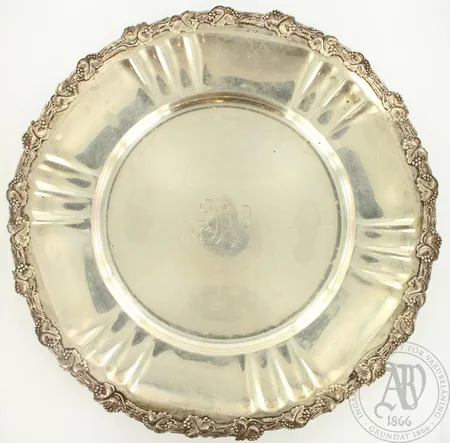 Hopealautanen, kaiverrettu, vuodelta 1939, 830, paino 317,9g