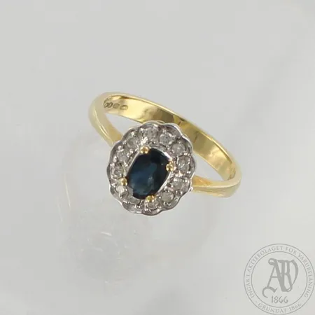 Kivisormus timanteilla 12xn.0.01ct, koko 17½, 585br kelta- ja valkokulta, paino 3,2g 