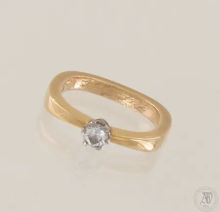 Timanttisormus 1xn.0.18ct, koko 15½, selviä käytön jälkiä, 750, paino  4,6g