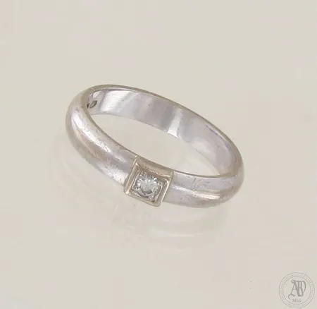 Timanttisormus 1xn.0.10ct, koko 17¾, 750 valkokulta, paino 5,3g 