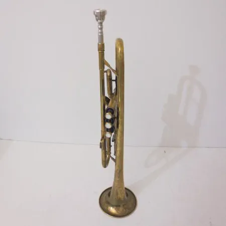 Trumpetti Fidelity ja suukappale Vincent Bach 7C, selviä käytön jälkiä ja kantolaukku.