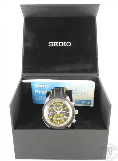 Rannekello Seiko 7T62, ref.nro.705467, nahkarannekkeen pituus 180-230mm, laatikko ja todistukset, kunto hyvä