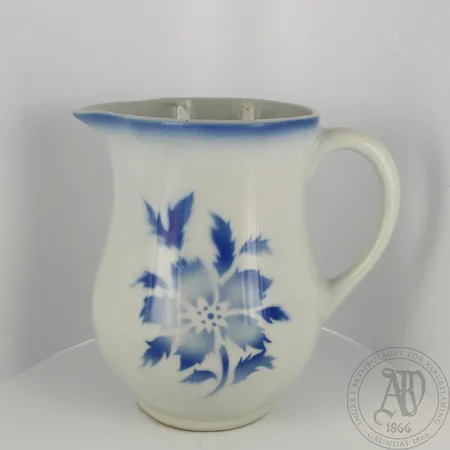 Maitokannu, Arabia, 1960-luvulta, korkeus 160mm.  Lähetetään postipakettina.