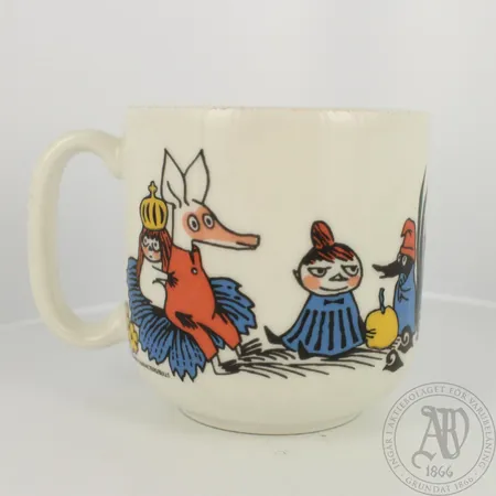 Lasten Muumimuki, Arabia, tuotantovuodet 1990-94, korkeus 70mm.   Lähetetään postipakettina.