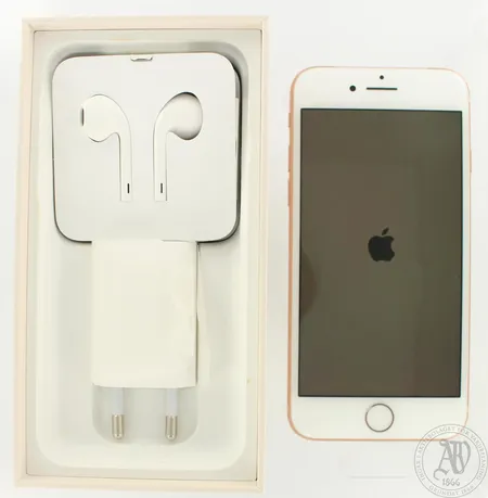Puhelin, Apple iPhone 8 256GB gold, valmistajan tuotenumero MQ7E2FS/A, laturi kuulokkeet ja alkuperäislaatikko, kunto hyvä