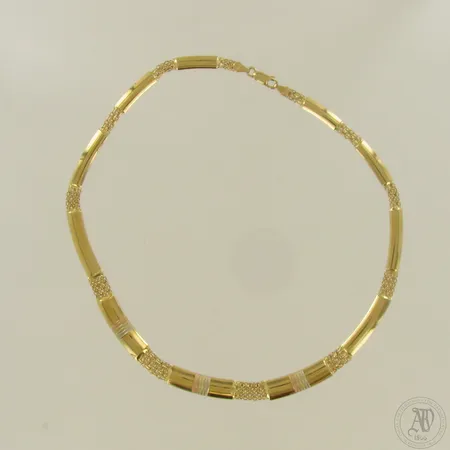 Kaulakoru, pituus 41,5cm, 750 kelta-, puna- ja valkokulta, paino 22,8g