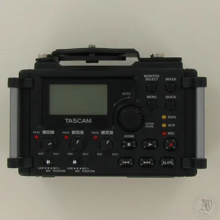 Tallennin Tascam linear pcm recorder DR-60D MK II lisätietoa linkistä: https://tascam.com/us/product/dr-60dmkii/top