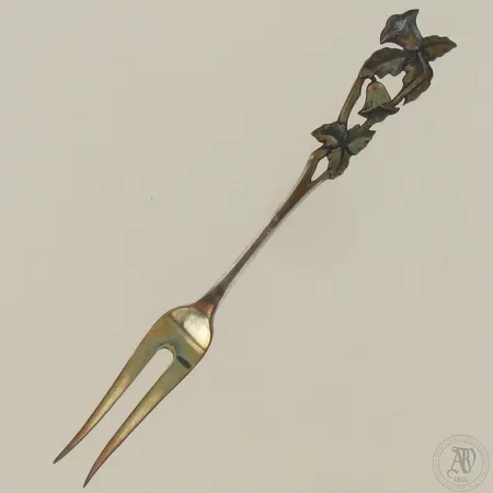 Tarjoiluhaarukka, kaiverrettu, pituus 168mm, vuodelta 1934, alkuperäinen laatikko, 813, paino 20,8g