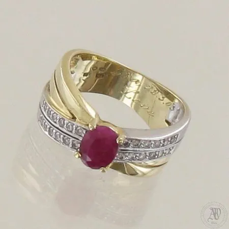 Kivisormus timanteilla 24xn.0.01ct, kaiverrettu, koko 17, 585br kelta- ja valkokulta, paino 5,4g 
