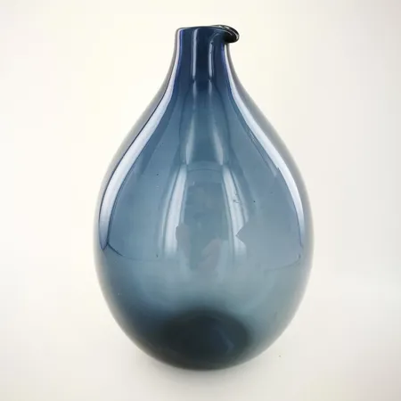 Koristepullo Iittala, signeeraus Timo Sarpaneva Iittala -56, sininen, korkeus 160mm