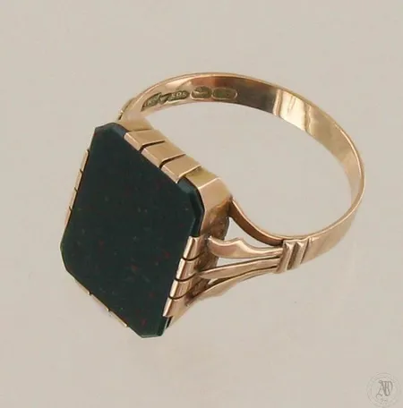 Kivisormus, koko 23¾, vuodelta 1953, 585br, paino 6,2g