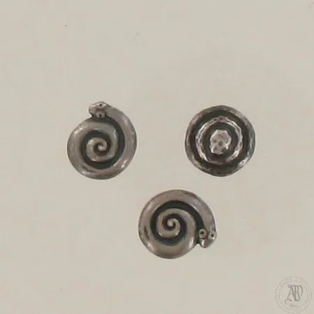 Kolme korvanappia Kalevala Koru, Ø 10mm, 925, paino 3,6g 