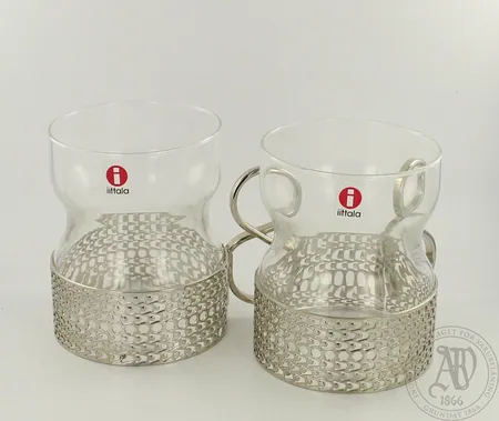 Kaksi glögilasia Iittala, Tsaikka,  disign Timo Sarpaneva, korkeus 82mm, alkuperäislaatikko Lähetetään postipakettina.