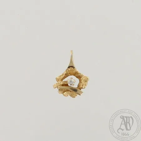 Kiviriipus, yksi kynsi katkennut istutuksessa, korkeus 15mm, 585br, paino 1,3g 