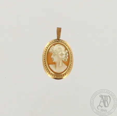 Camee-riipus, korkeus 22mm, 585br, paino 1,1g 