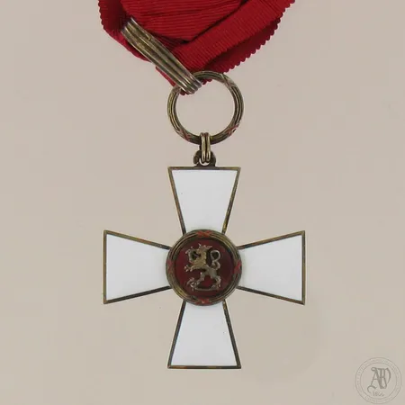 Kunniamerkki, Suomen Leijonan Ritarikunnan komentajamerkki, 925br, vuodelta 1984, paino 41,6g