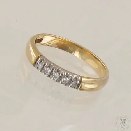 Timanttisormus 5xn.0.02ct, koko 17¼, 750 kelta- ja valkokulta, paino 3,1g