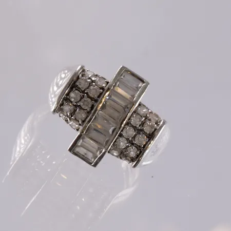 Kivisormus, koko 16½, 585br, paino 3,8g