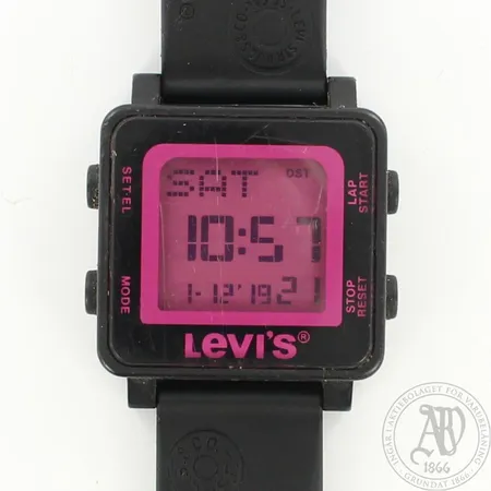 Rannekello, Levis, lasissa naarmuja, taulun Ø41mm, Quartz,  muoviranneke