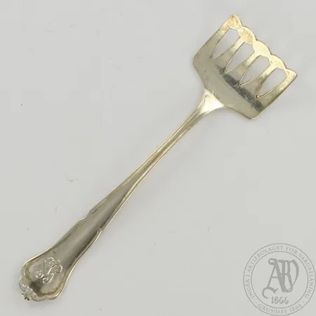 Sardiinihaarukka Chippendale, kaiverrettu, pituus 110mm, 813, paino 14,3g 