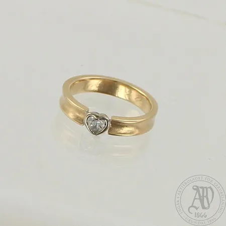 Timanttisormus 1xn.0.27ct heart cut, kaiverrettu, koko 18, 585, paino 5,7g
