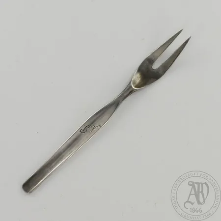 Leikkelehaarukka, kaiverrettu, pituus 120mm, 916, paino 11,7g 