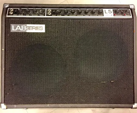 Kitaracombovahvistin Lab Series L5, käytön jälkiä, teho 100W, 2x12" kaiuttimet. 