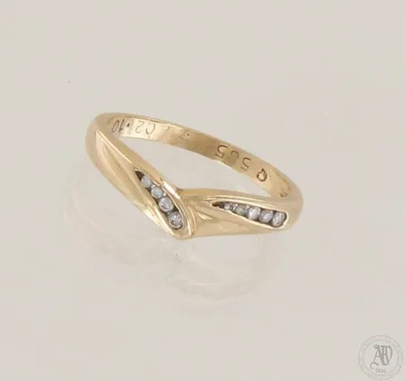 Timanttisormus 1xn.0.03ct 4xn.0.02ct 4xn.0.01ct, koko 17¼, 585, paino 2,5g