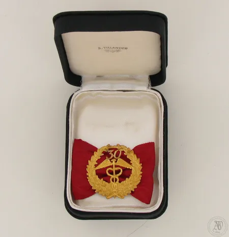 Ansiomerkki, korkeus 34mm, rasia A. Tillander, 750br, paino 6,5g