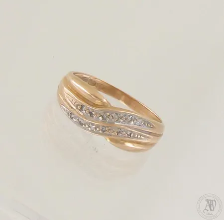Timanttisormus 12xn.0.005ct, koko 18½, 585 kelta- ja valkokulta, paino 2,8g