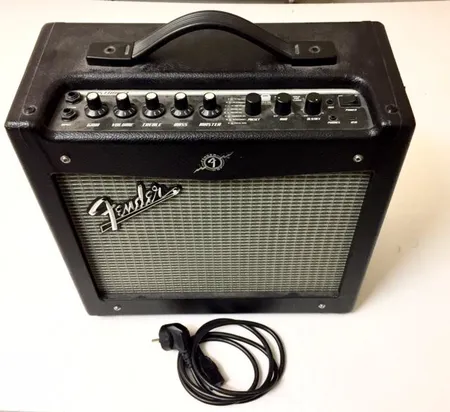 Kitaracombo Fender Mustang I V2, teho 20W, mallintava, kaiutin 1x8", virtajohto