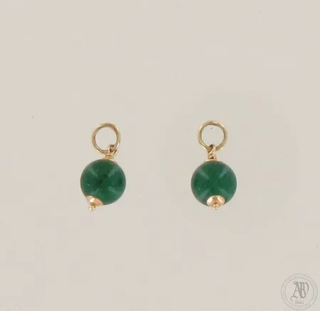 Kaksi kiviriipusta, korkeus 19mm, 585br, paino 2,7g