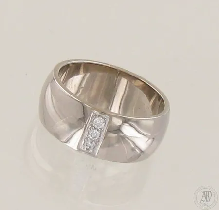 Timanttisormus 3xn.0.03ct, koko 17½, 585 valkokulta, paino 10,6g