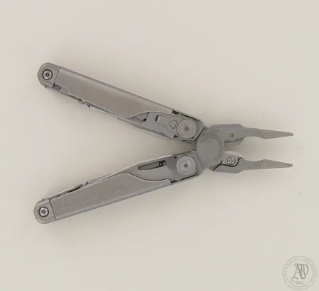 Monitoimityökalu Leatherman Surge, teräs, pituus 180mm