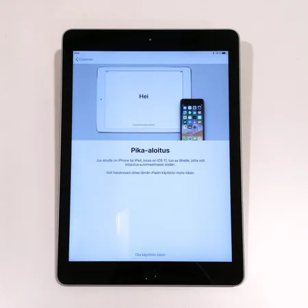 Apple Ipad 32GB 9,7", Wi-Fi, Space Gray, mallinro. A1893, laturi ja laatikko, erittäin siisti